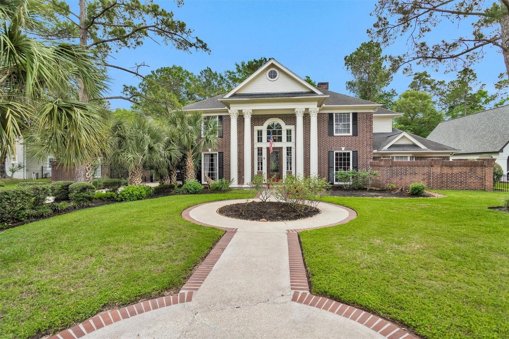 6 S Brokenfern Drive, The Woodlands, TX 77380
