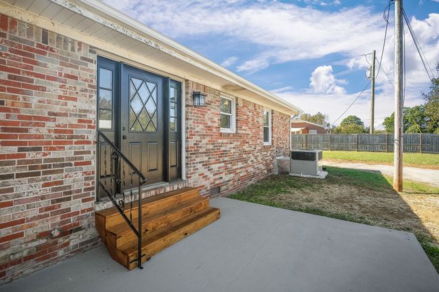 411 Allen Ferry Rd, Smithville, TN 37166