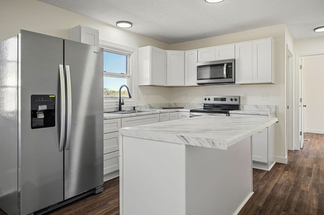 411 Allen Ferry Rd, Smithville, TN 37166