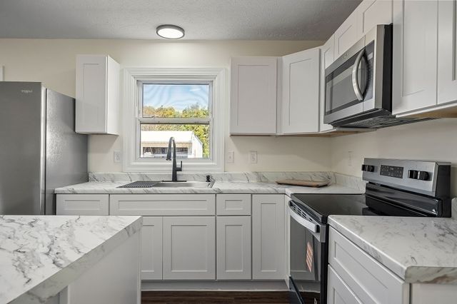 411 Allen Ferry Rd, Smithville, TN 37166