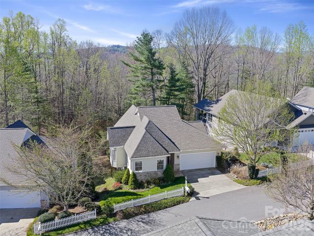 25 Ashefield Court, Hendersonville, NC 28791
