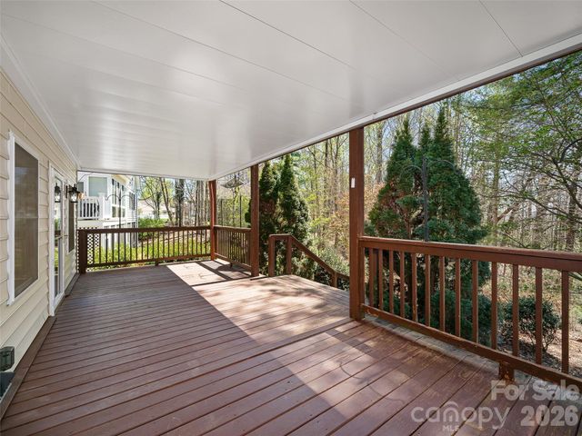 25 Ashefield Court, Hendersonville, NC 28791