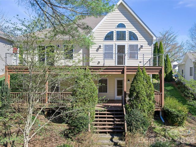 25 Ashefield Court, Hendersonville, NC 28791