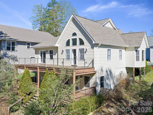 25 Ashefield Court, Hendersonville, NC 28791