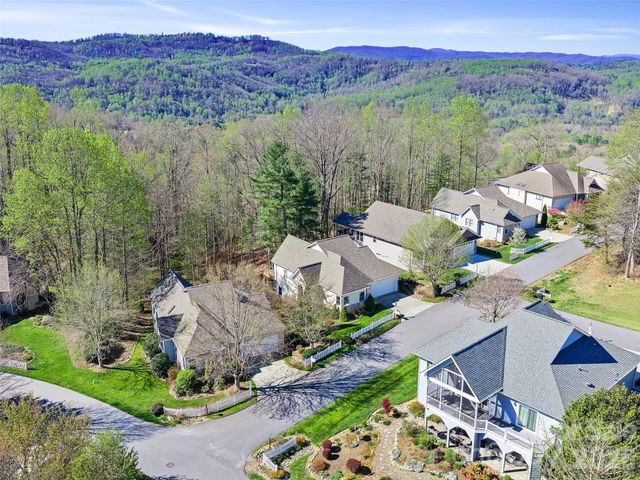 25 Ashefield Court, Hendersonville, NC 28791