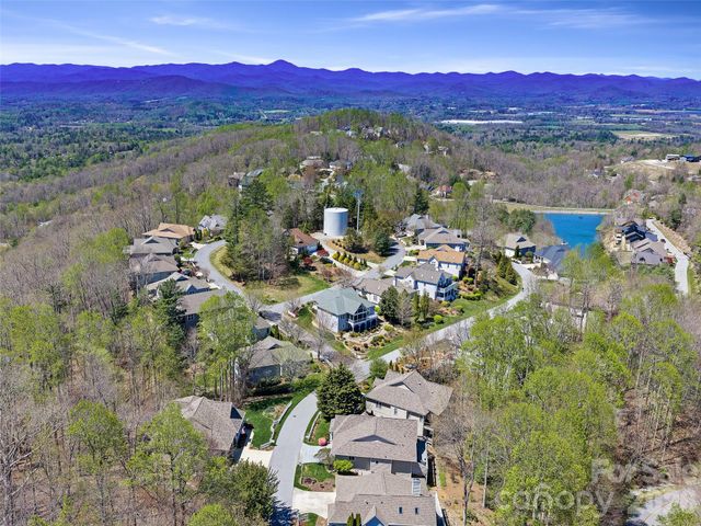 25 Ashefield Court, Hendersonville, NC 28791