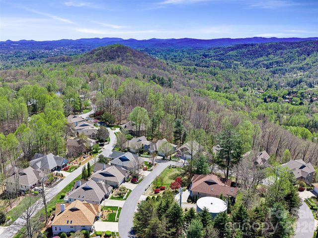 25 Ashefield Court, Hendersonville, NC 28791