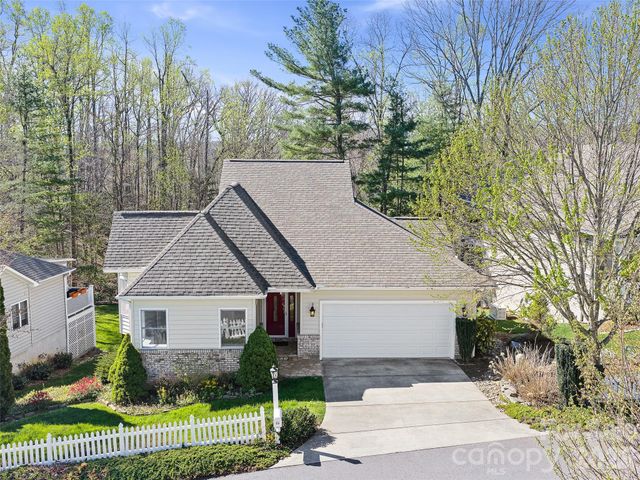 25 Ashefield Court, Hendersonville, NC 28791