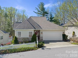 25 Ashefield Court, Hendersonville, NC 28791