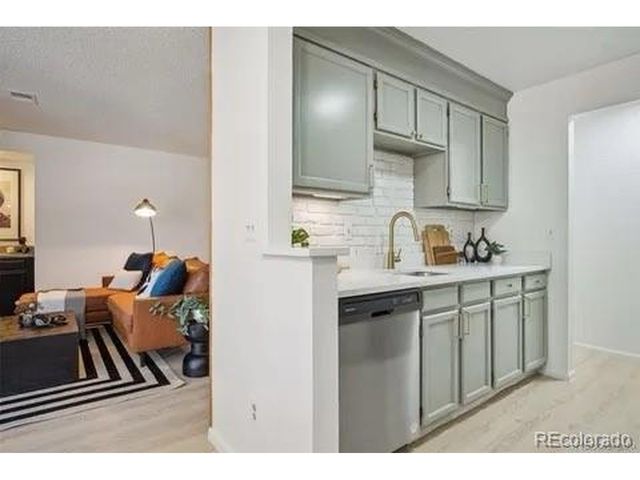 10920 W Florida Ave 415, Lakewood, CO 80232