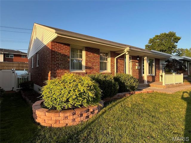 3821 Upton Street, St Louis, MO 63116