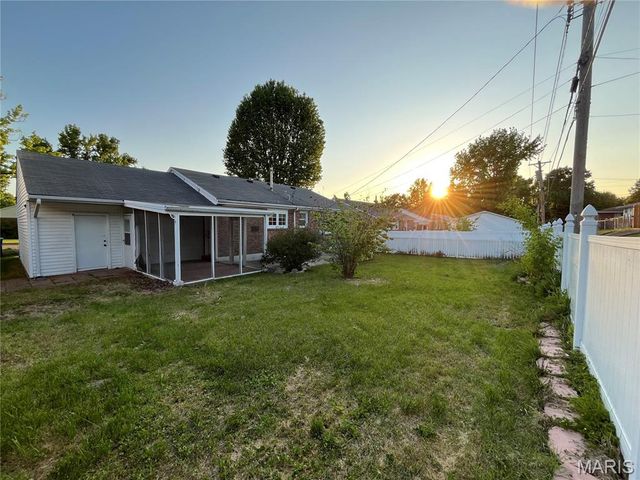 3821 Upton Street, St Louis, MO 63116