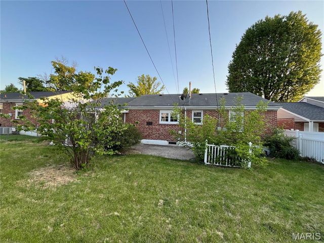 3821 Upton Street, St Louis, MO 63116