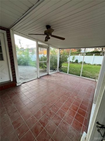 3821 Upton Street, St Louis, MO 63116