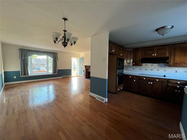 3821 Upton Street, St Louis, MO 63116