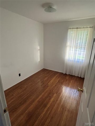 3821 Upton Street, St Louis, MO 63116