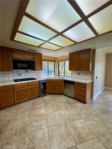 12930 Golf Course Drive, Victorville, CA 92395