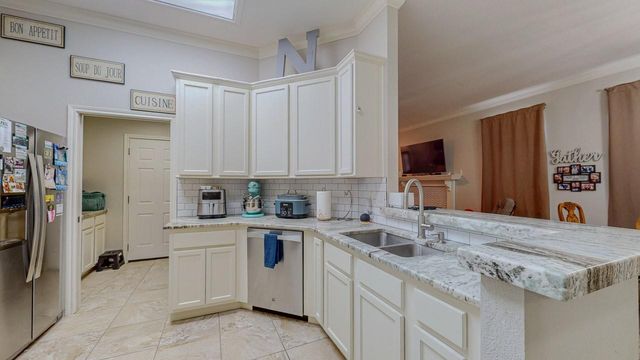 7475 Wooded Creek Drive, Beaumont, TX 77708