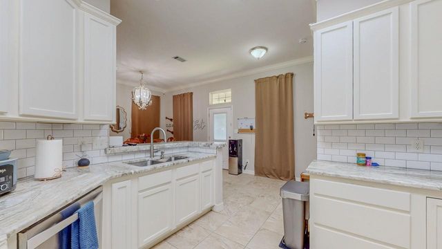 7475 Wooded Creek Drive, Beaumont, TX 77708