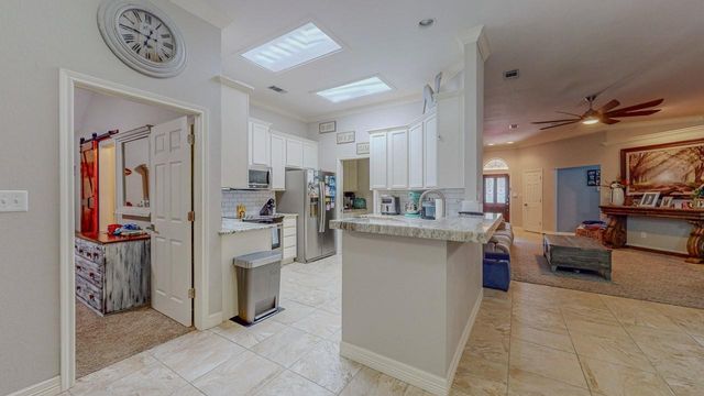 7475 Wooded Creek Drive, Beaumont, TX 77708