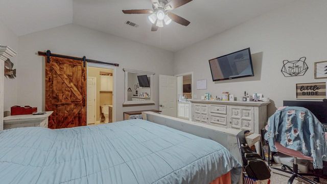 7475 Wooded Creek Drive, Beaumont, TX 77708