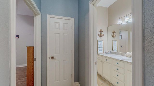 7475 Wooded Creek Drive, Beaumont, TX 77708