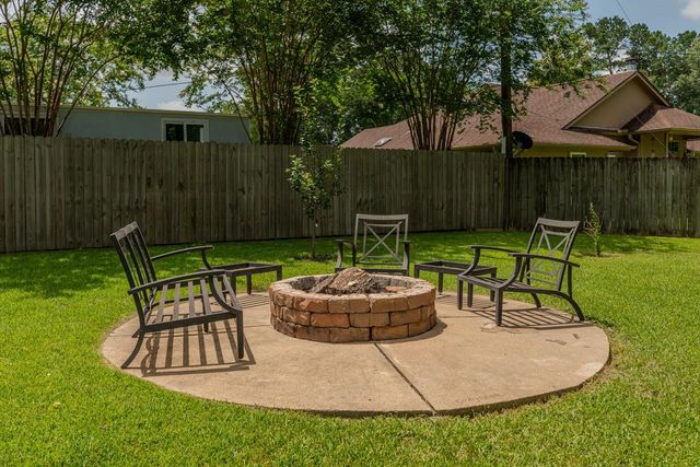7475 Wooded Creek Drive, Beaumont, TX 77708