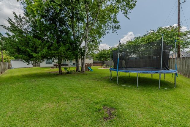 7475 Wooded Creek Drive, Beaumont, TX 77708