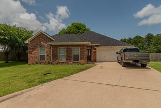 7475 Wooded Creek Drive, Beaumont, TX 77708