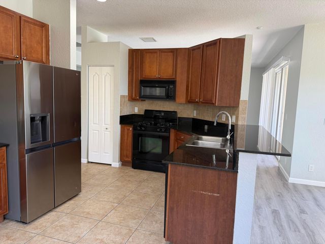 333 Berenger Walk, Royal Palm Beach, FL 33414