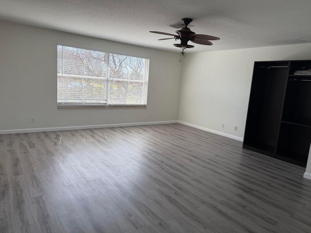 333 Berenger Walk, Royal Palm Beach, FL 33414