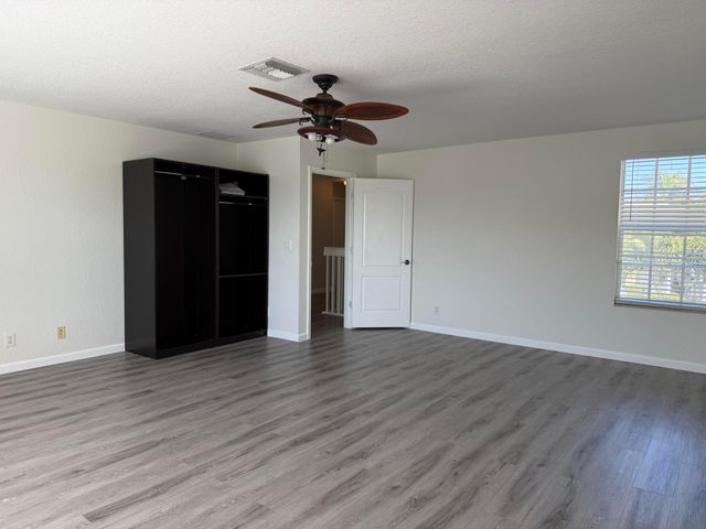 333 Berenger Walk, Royal Palm Beach, FL 33414