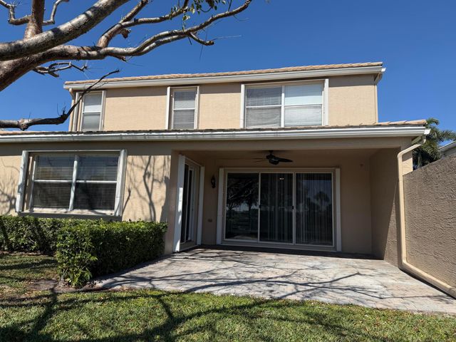 333 Berenger Walk, Royal Palm Beach, FL 33414