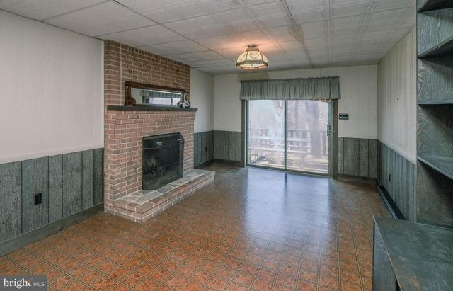 107 RICHMOND RD, Front Royal, VA 22630