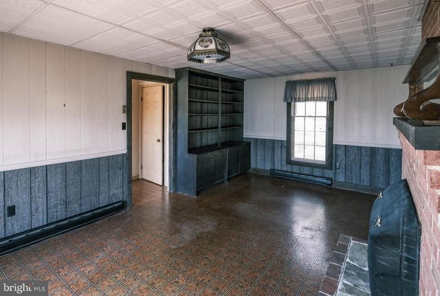 107 RICHMOND RD, Front Royal, VA 22630