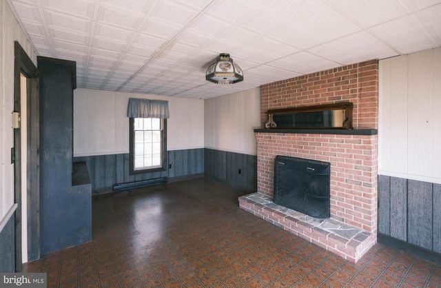 107 RICHMOND RD, Front Royal, VA 22630