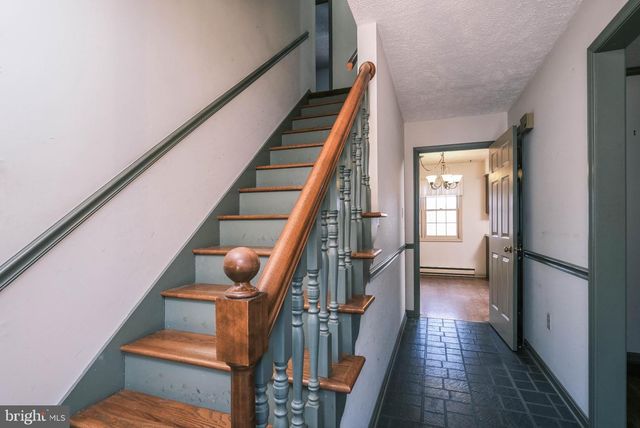 107 RICHMOND RD, Front Royal, VA 22630