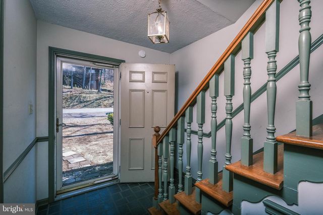 107 RICHMOND RD, Front Royal, VA 22630