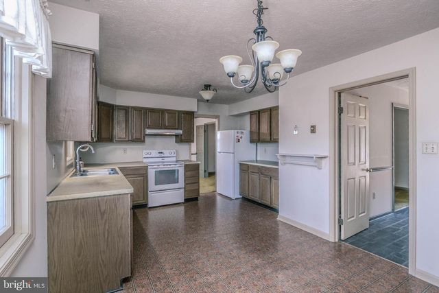 107 RICHMOND RD, Front Royal, VA 22630