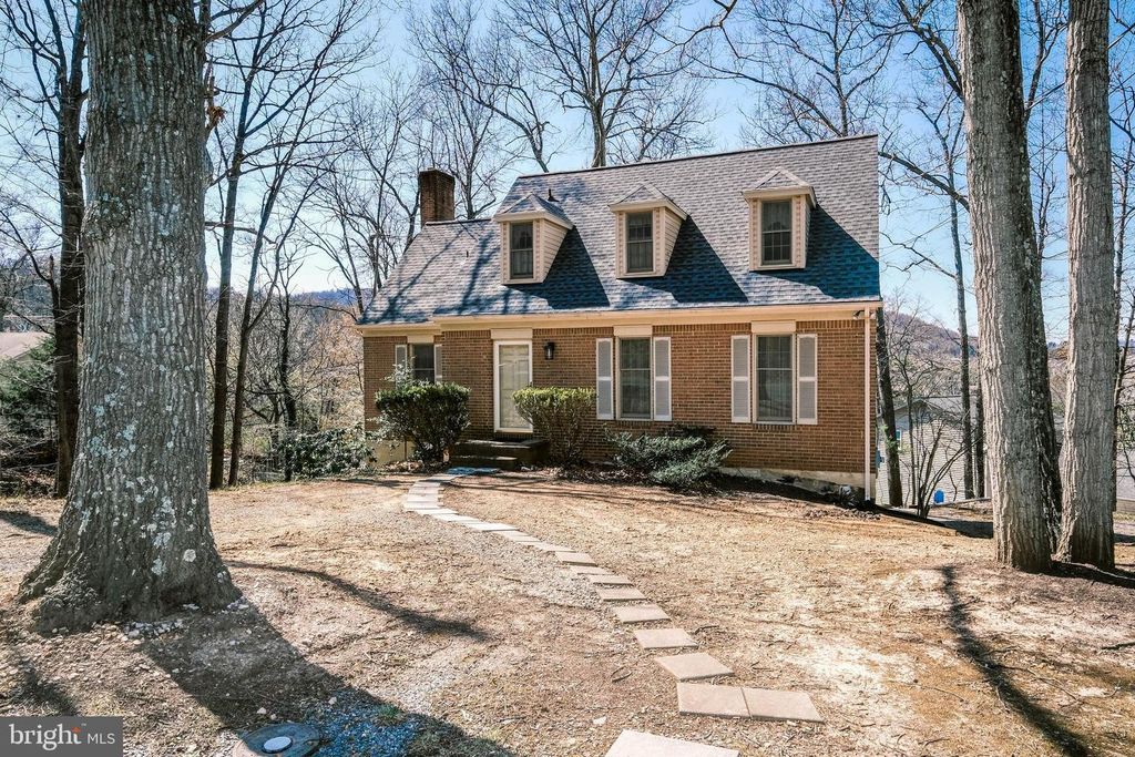 107 RICHMOND RD, Front Royal, VA 22630