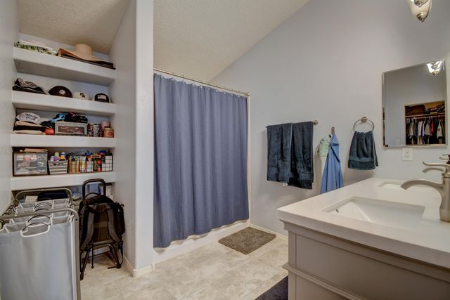 6928 N Tijeras Creek Road NW, Albuquerque, NM 87114