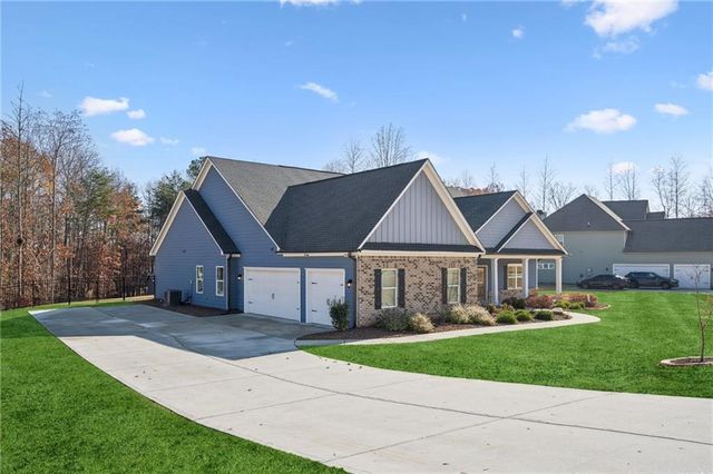 8711 Hardwood Trl, Lula, GA 30554