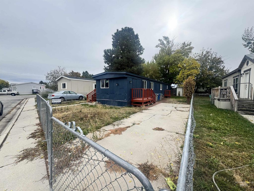 425 Mesquite, Boise, ID 83713 photo 2