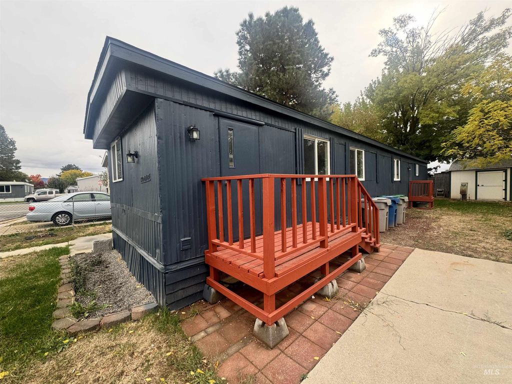 425 Mesquite, Boise, ID 83713 photo 3