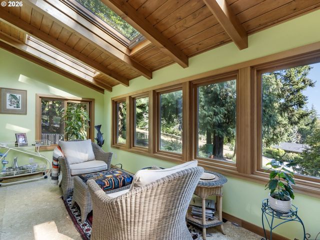 6019 Sw WOODS Ct, Portland, OR 97221