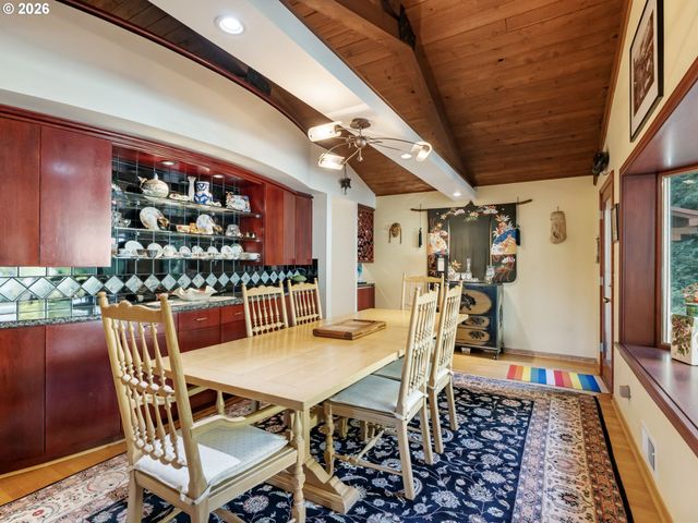 6019 Sw WOODS Ct, Portland, OR 97221