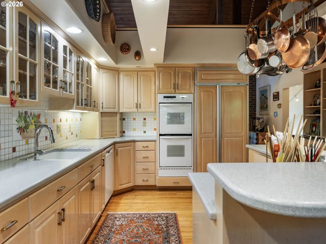 6019 Sw WOODS Ct, Portland, OR 97221