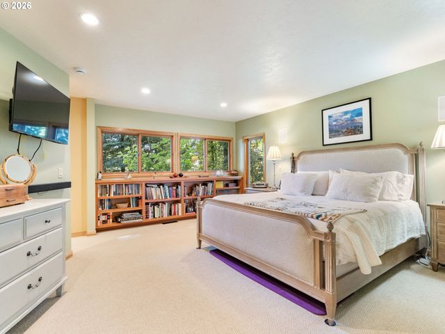 6019 Sw WOODS Ct, Portland, OR 97221