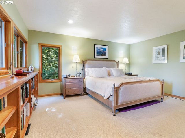 6019 Sw WOODS Ct, Portland, OR 97221