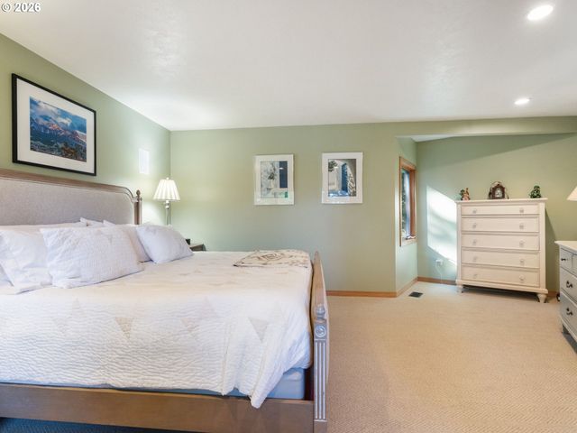 6019 Sw WOODS Ct, Portland, OR 97221